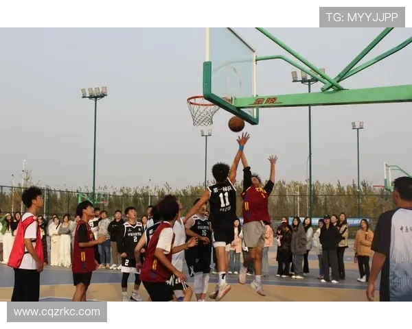 以篮球为纽带探寻团队合作精神与青春激情的完美融合 以篮球为纽带探寻团队合作精神与青春激情的完美融合