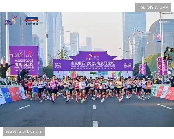 南京城市马拉松点评：街舞队员个人能力展现与团队协作的完美结合