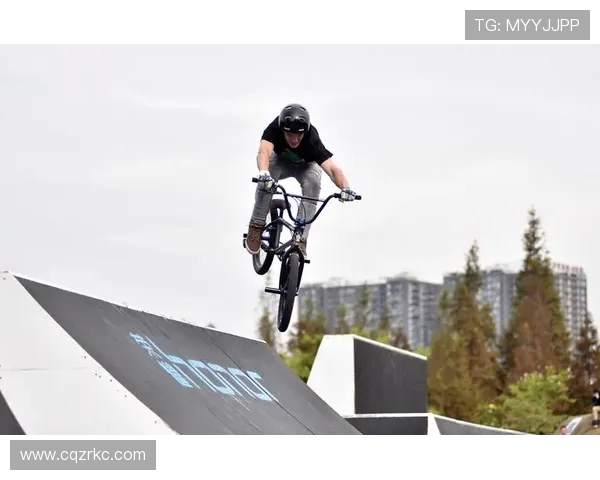 成都极限运动队创新包夹战术引领新潮流探索极限运动的未来发展之路